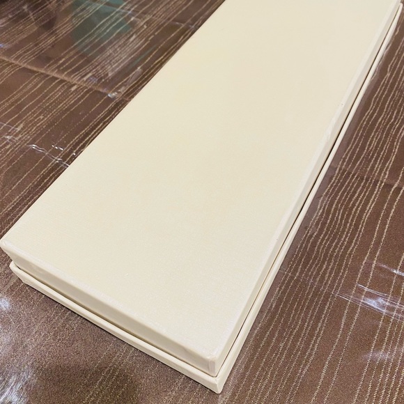 Oleg Cassini Dining Oleg Cassini Crystal Diamond Filled Cake Knife